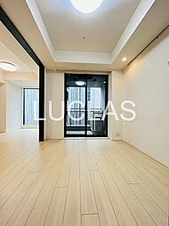 白基調の内装はどんなインテリアも合わせやすい♪