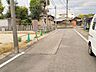 外観：前面道路含む現地写真