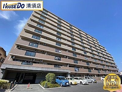 外観：2000年1月築のマンションです。