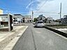 外観：前面道路の様子です。