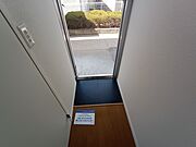 玄関スペース。部屋により家電設置あり。