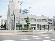 三井住友銀行港支店（463m）