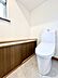 トイレ：【リフォーム済み】1階のトイレはLIXIL製の温水洗浄機能付きに新品交換。キズや汚れが付きにくい加工が施してあるのでお手入れが簡単です。直接肌に触れるトイレは新品が嬉しいですよね。