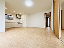 千葉市中央区村田町 4SLDKのリビング/ダイニング