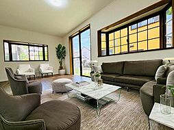 松戸市中和倉 4LDKのリビング/ダイニング