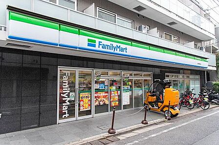 ファミリーマート西麻布霞町店 徒歩6分。 410m