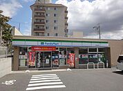 ファミリーマート千種猫洞通店■「あなたとコンビに」ファミリーマート。24時間営業のコンビニは生活環境に欠かせません♪Tカードなどがご利用いただけます！ 410m