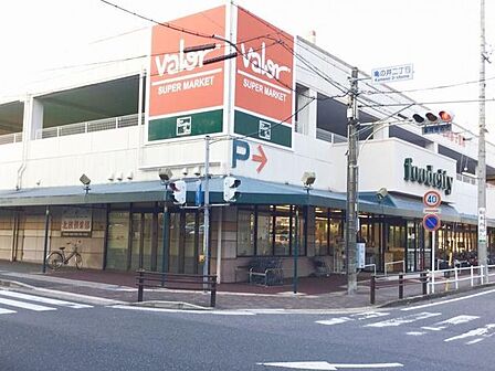 バロー 一社店■～食べて美味しい価格ある食材をバローから食卓へ～豊かでおいしい食生活を、バローオリジナル商品多数。 1140m