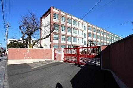 名古屋市立駒方中学校■教育目標:~たくまし しなやかに生きる生徒の育成~向上心をもち、自分の考えをもって対話する生徒の育成を目指します。 1500m