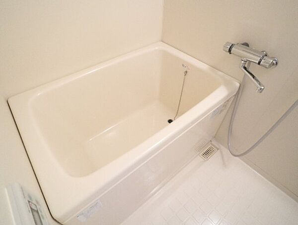 画像9:コンパクトで使いやすいお風呂です