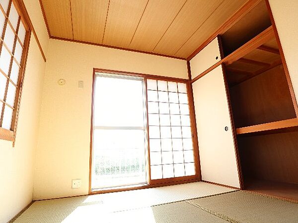 画像21:柔らかい畳が心地よい和室