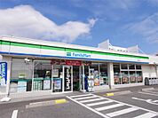 ファミリーマート 湖南岩根店（853m）