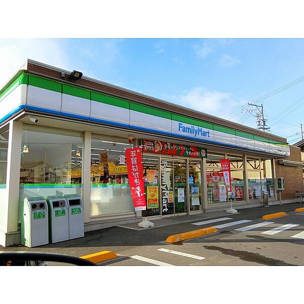 コンビニ「ファミリーマート中野東吉田店まで530ｍ」