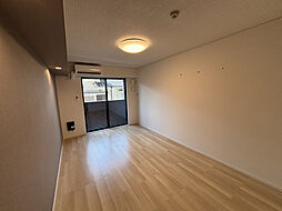 アリュール 2階1Kのリビング/ダイニング