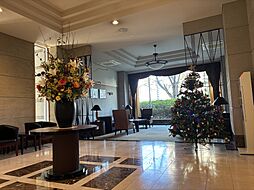 季節ごとにロビーが趣を変え、訪れる人を楽しませます。