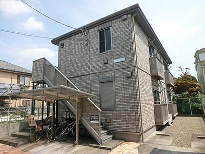 外観：閑静な住宅街に建つ、全室南向きの物件です