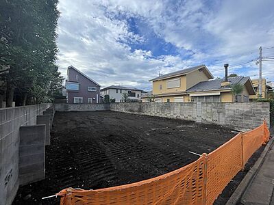 外観：井の頭4丁目の売地。中央線「吉祥寺」駅まで徒歩12分。井の頭線「井の頭公園」駅まで徒歩8分、利便性のよい立地です。