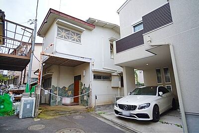 外観：京王線、世田谷線が乗り入れる「下高井戸駅」から徒歩6分、敷地面積123m2の売地。