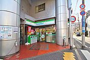 ファミリーマート中野本町六丁目店 徒歩3分。 200m