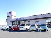 カネスエ平和店 営業時間8時～20時　お値打ちな商品が多く品揃えも豊富です。食べ盛りのお子さまをお持ちのご家庭やお弁当作りで毎日大変なご家庭にうれしいスーパーです。 1600m