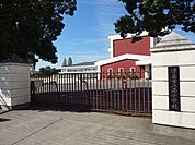 南小学校I、人権教育を柱とし、互いに認めあい、ともに生きようとする児童の育成II、今日の社会情勢や地域の要請等を踏まえ、二学期制を生かしながら子どもたちのより確かな学力の定着と生きる力の育成…