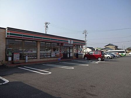 セブンイレブン津島蛭間店 スローガンは「近くて便利」。地域の人へのサービスを重視し、配達サービスにも力を入れている。（電子マネー利用可　ＡＴＭあり　ネット通販あり）ナナコポイントサービスあり…