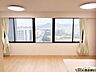 キッチン：【LDK】リビングの窓から見える景色は毎日の癒しに。