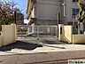 周辺：福岡市立吉塚小学校 徒歩2分。小学校がお近くで小さなお子様がいらっしゃるご家庭でも安心です♪ 150m