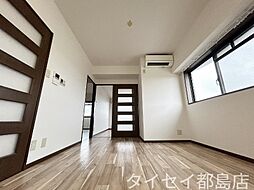 フルリールトウラ 3階2LDKのリビング/ダイニング