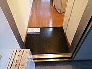右側にシューズボックスがります。