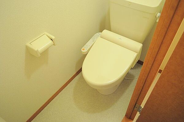 画像11:温水洗浄便座付きトイレ