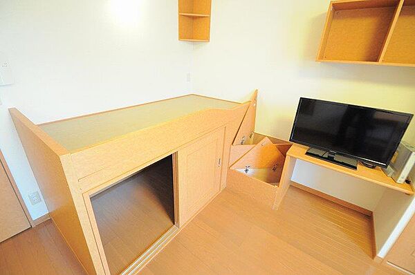 画像6:ベッド下は便利な収納スペースです