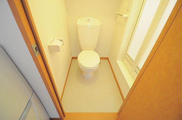 画像8:広々したキレイなトイレ