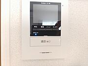 インターホンは安心のカラーモニター付！
