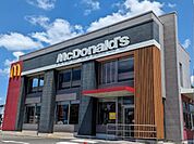 マクドナルドまで1400m