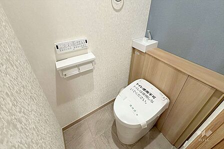 ～トイレ～2025年10月にトイレ新調済みですので、気持ちよくお使いいただけます。ウォシュレット付きですので、気持ちよくお使いいただけます。［2026年3月30日撮影］