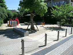 公園が隣接しています。