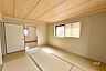 その他：～2階和室6帖～バルコニーに面した、大きく窓がとられてるため、開放感があり、明るく快適にお過ごしいただけます。洋室約7.2帖と続き間になっており、広さを感じることができます！