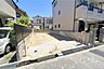 外観：～物件の外観（北西側から）～■JR福知山線「伊丹駅」徒歩11分！■阪急伊丹線「伊丹駅」徒歩19分！■多目的に使える趣味室あり！■愛車を風雨から守るビルトインガレージ式の駐車スペースあり！