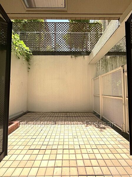 室内からつながる専用スペース。開放感を感じられる空間です。