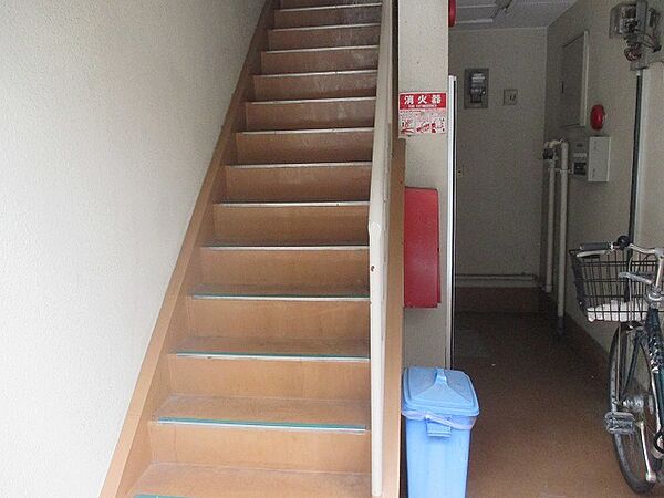 画像16:共用階段です