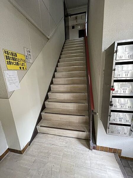画像19:共用部部の階段です