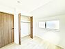 室内：5号棟  ■落ち着いた色合いのお部屋で穏やかな時間を楽しめます