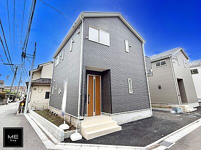 外観：8号棟  ■暮らしを彩る充実した設備仕様が備わった住まい