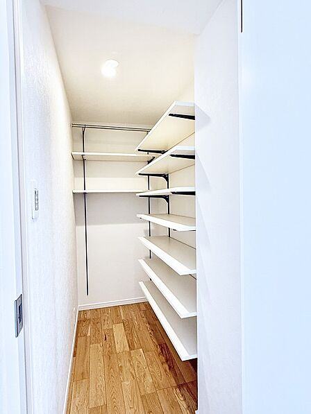 ■空間を無駄なく活用!見せる収納