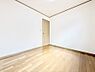 室内：■落ち着いた色合いのお部屋で穏やかな時間を楽しめます