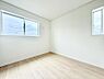 室内：1号棟  ■落ち着いた色合いのお部屋で穏やかな時間を楽しめます