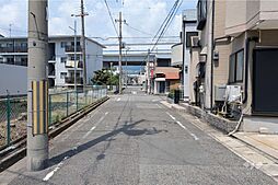 敷地北方向に国道43号線が走っています!
