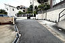 外観：物件の北西側前面道路（北側から）［2026年10月2日撮影］