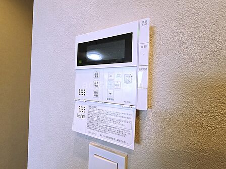 給湯操作はキッチン側のこちらから簡単にできます。